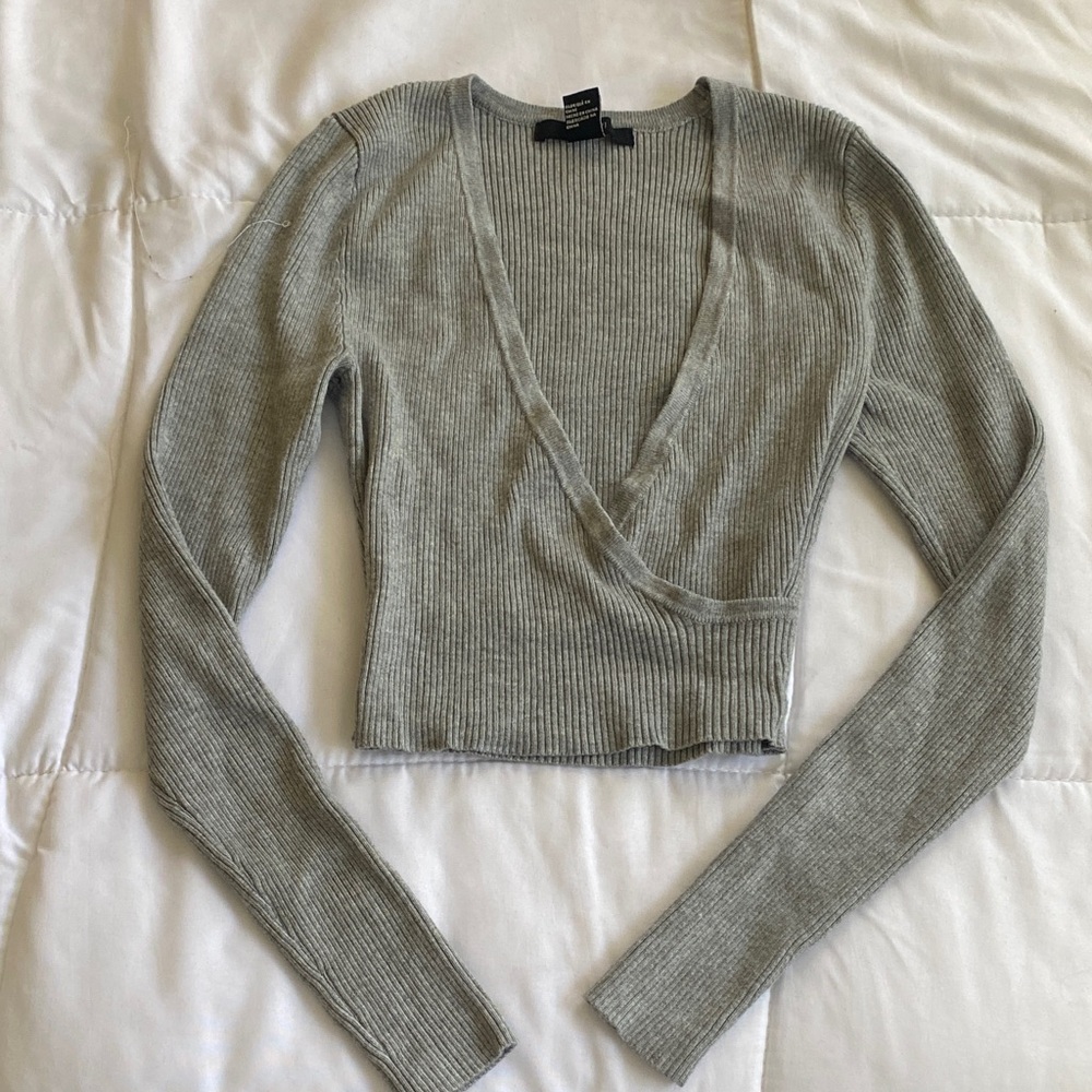 Forever 21 Gray Ribbed V-Neck Cropped Sweater